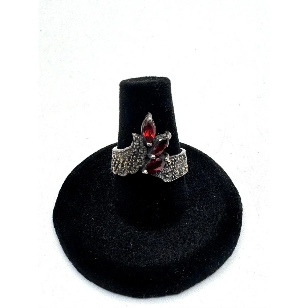 Sterling Silver 925 Marcasite Red Garnet Marquise Cluster Ring Size 7